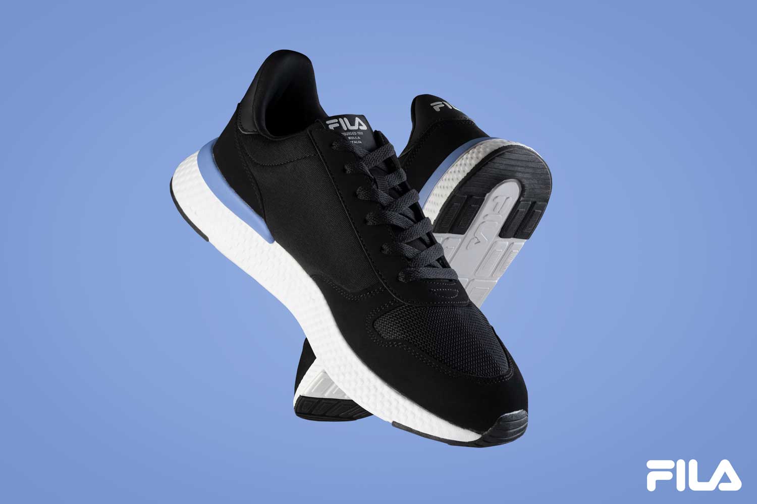 un par de deportivas blancas y negras