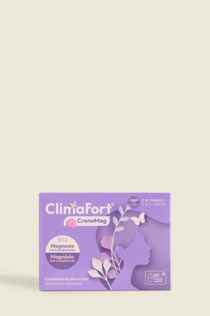 Fotografía de producto farmacéutico ClimaFort CronoMag magnesio sobre fondo neutro, realizada por fotógrafo de producto farmacéutico en Sevilla